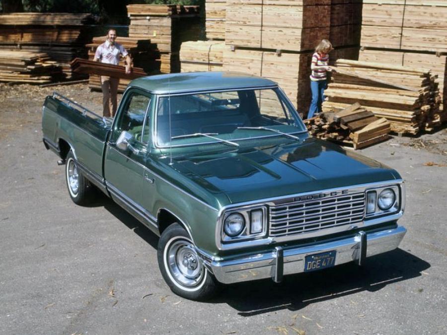  Dodge D100 Conventional Cab Sweptline Adventurer Pkg 1977 года  (фото 2 из 2)